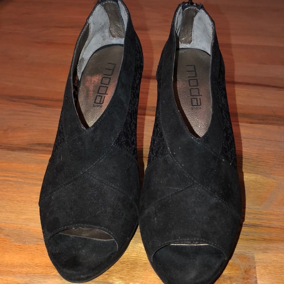 Black heels with lace sides worn once - Picture 2 of 2